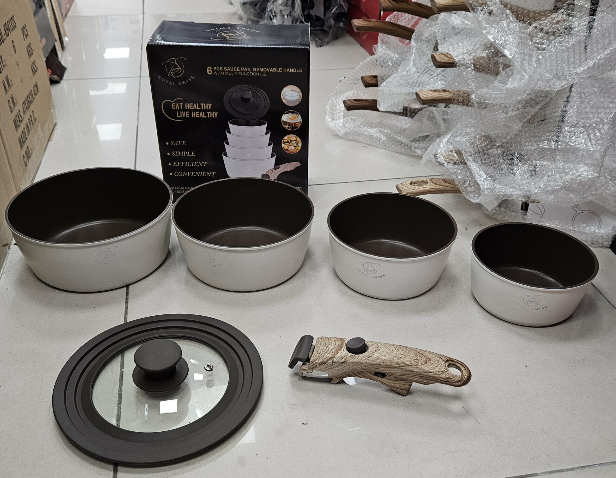 Casserolles 4 Pièces + 1 Manche Adaptatif + 1 Couvercle Adaptatif - Beige
