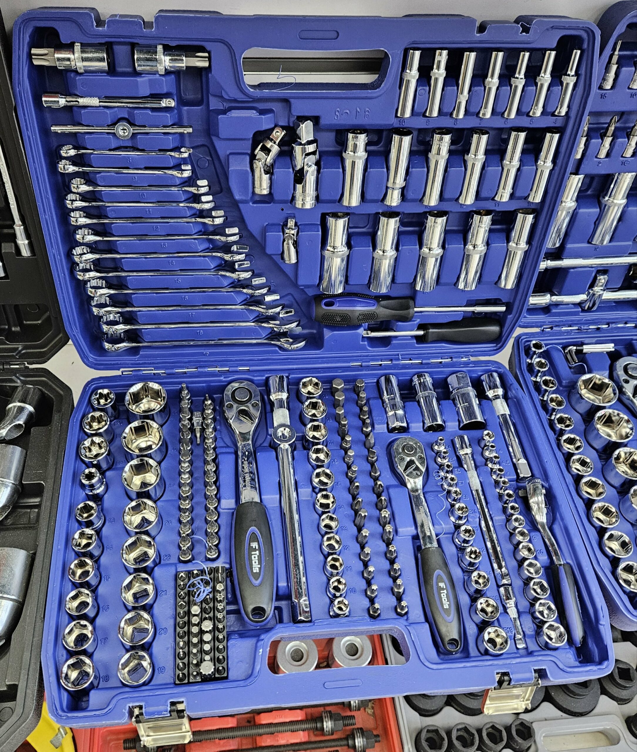 Coffret d'outils 215 Pièces