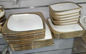 Service en porcelaine 24pcs dorée Carré