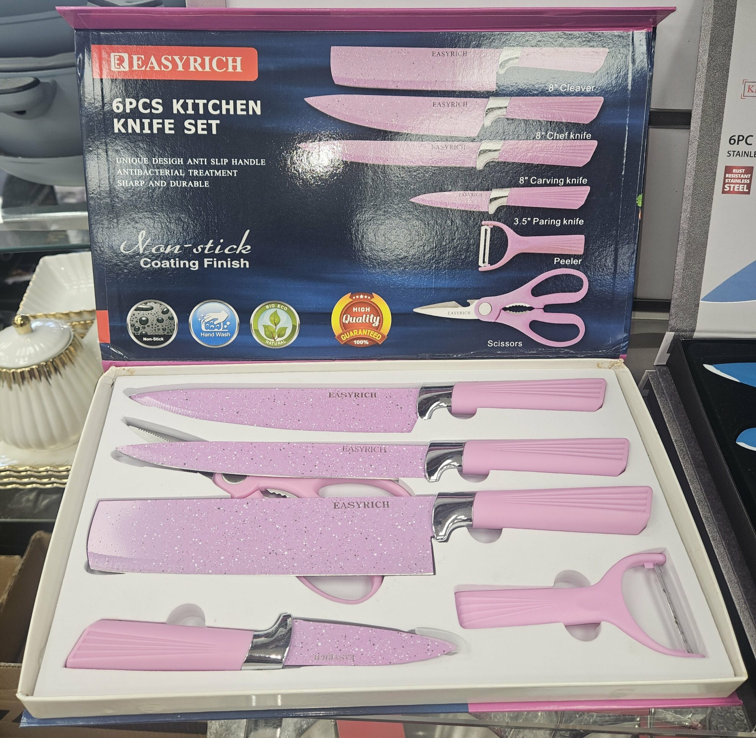 Boite de couteaux fushia