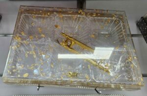Plateau en bois avec poignet + 6 ramequin gold