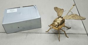 Abeille a miel Gold avec ouverture papillon