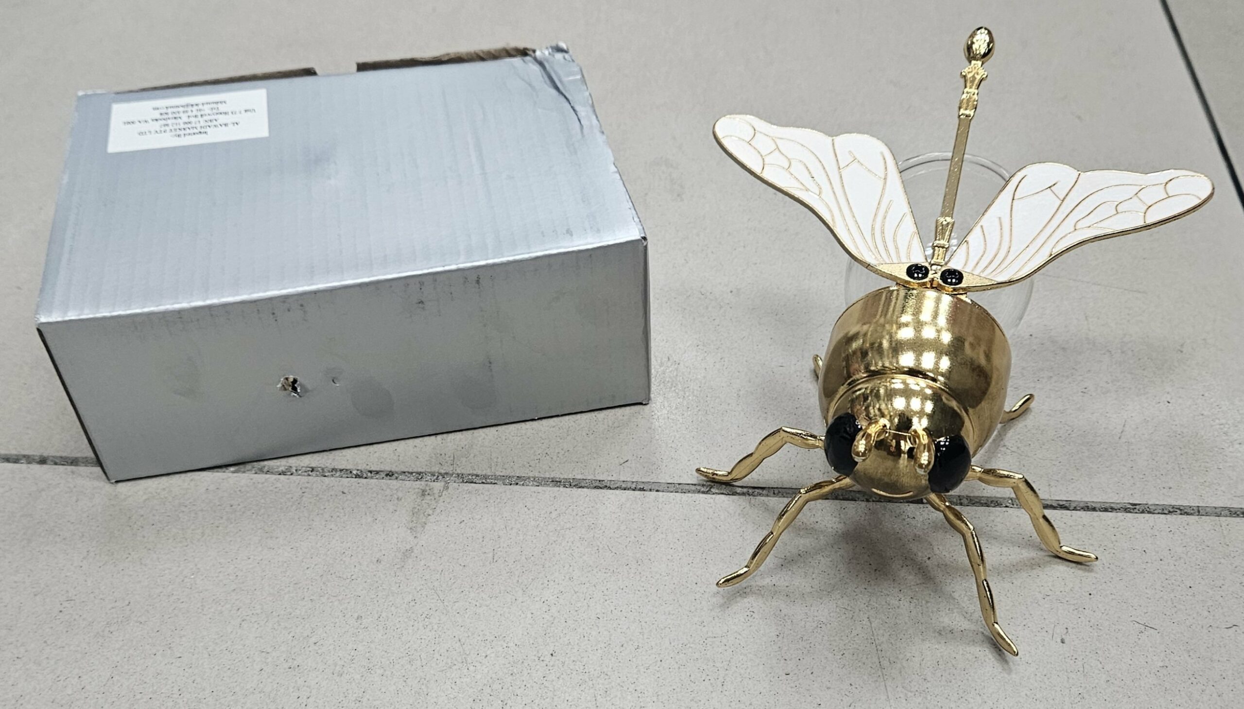Abeille à miel blanche avec ouverture papillon