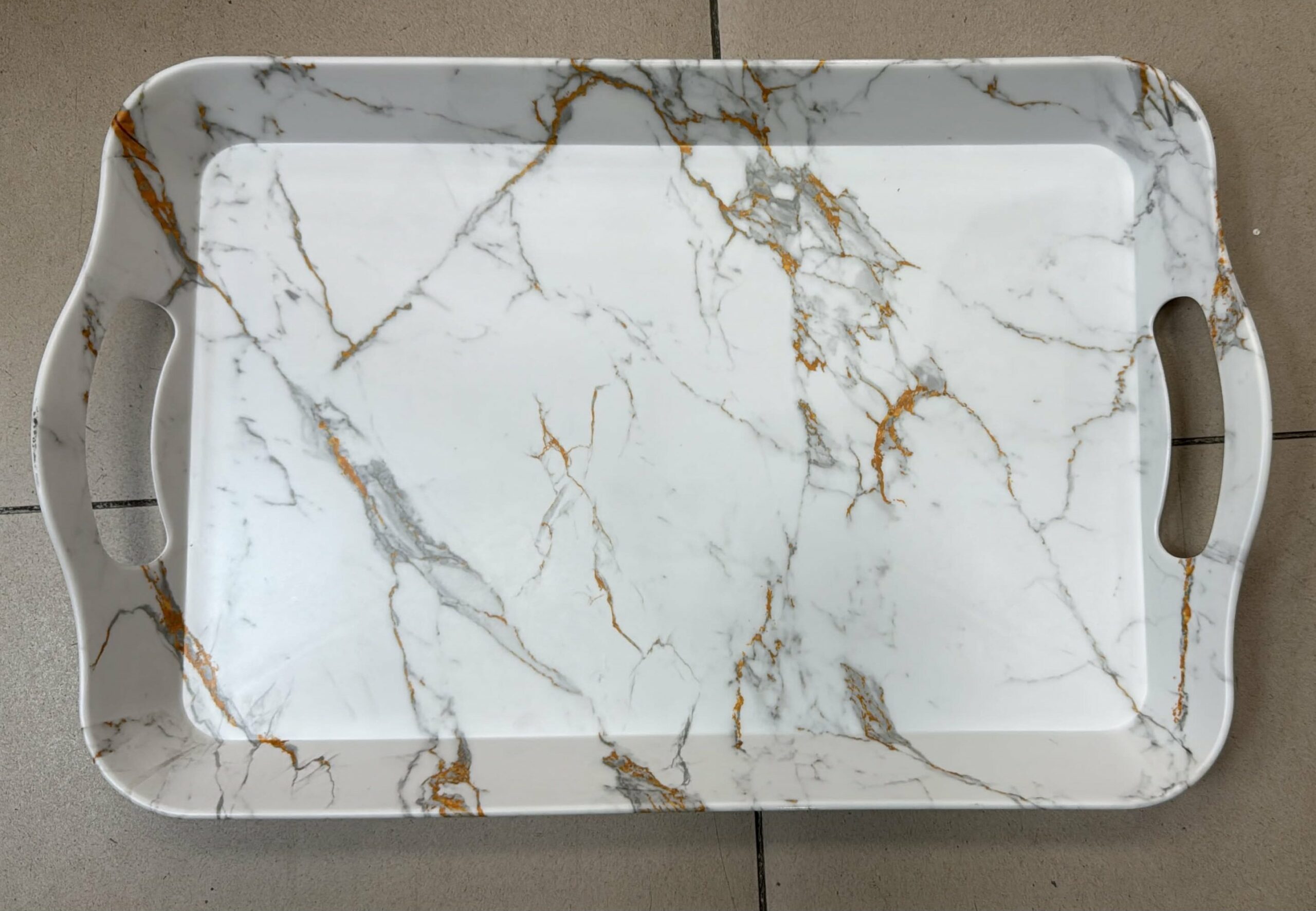 Plateau en melamine marbré avec poignet 52x33cm